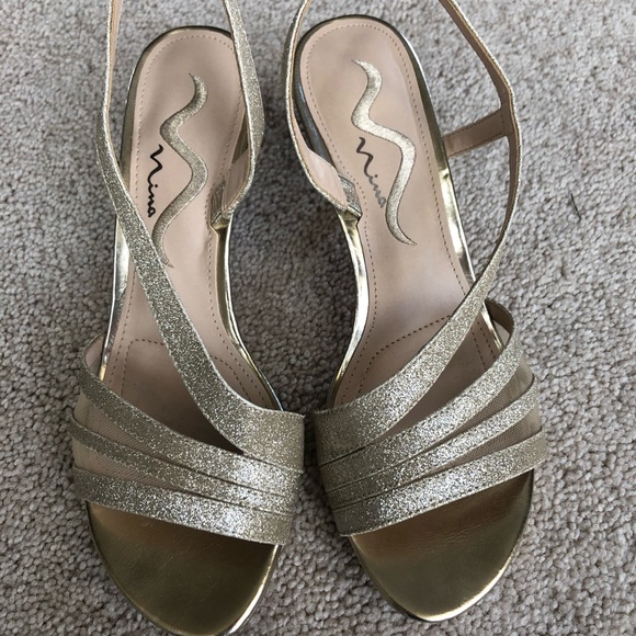 5/$35 Gold sparkly heels - Picture 2 of 3